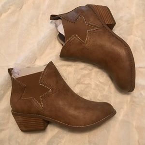 NWT Not Rated Star booties
